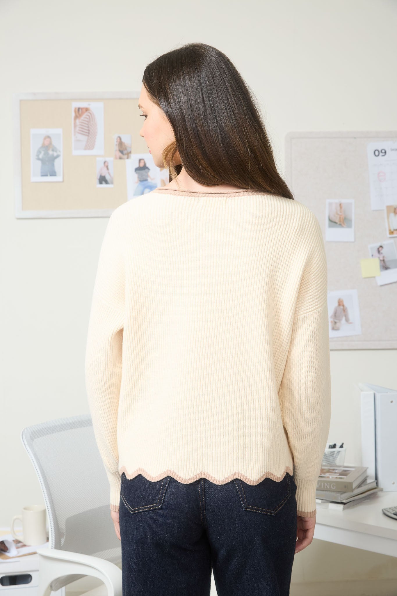 Oatmeal with Taupe Scallop Trim Top